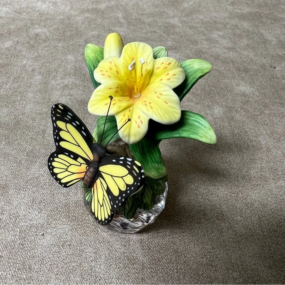 Seymour Mann Porcelain Monarch Butterfly & Yellow Lily Blossom on crystal ball